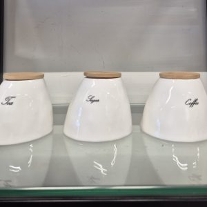 סט קופסאות תה קפה סוכר – חרס לבן עם מכסי עץ