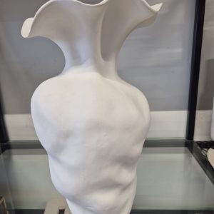 כד טורסו פיסולי – יצירת אומנות לחלל המעוצב