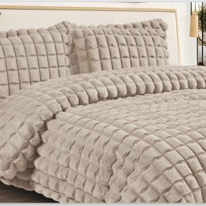 מצעי דמוי פרווה יוקרתי בגוון שמנת רך