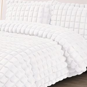 מצעי דמוי פרווה יוקרתי בגוון שמנת רך