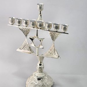 חנוכיה כסופה בשילוב מגן דויד